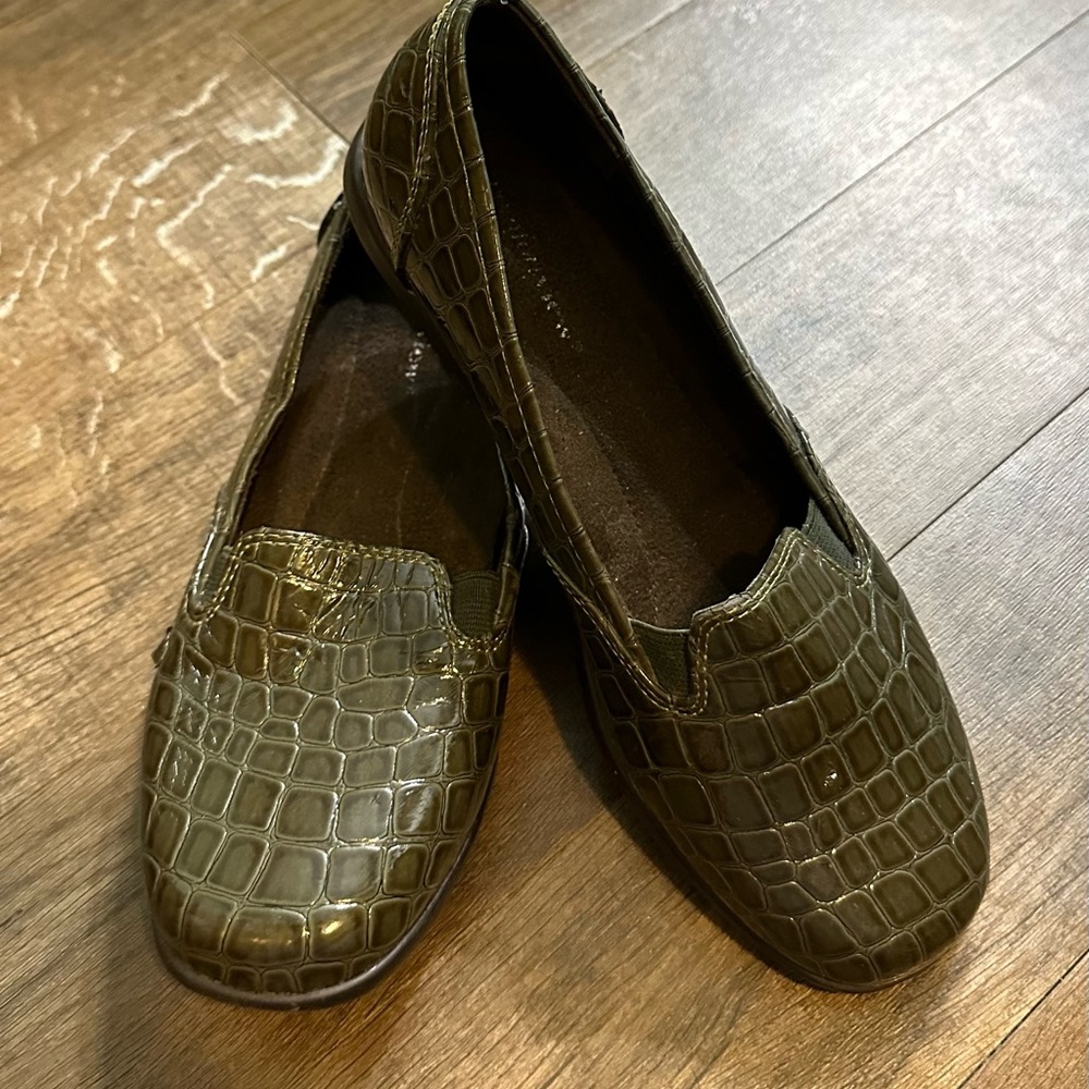 New! 2 pairs of Comfortview Leisa Crocodile Texture Slip on Flats Shoes size 7 - Picture 2 of 8